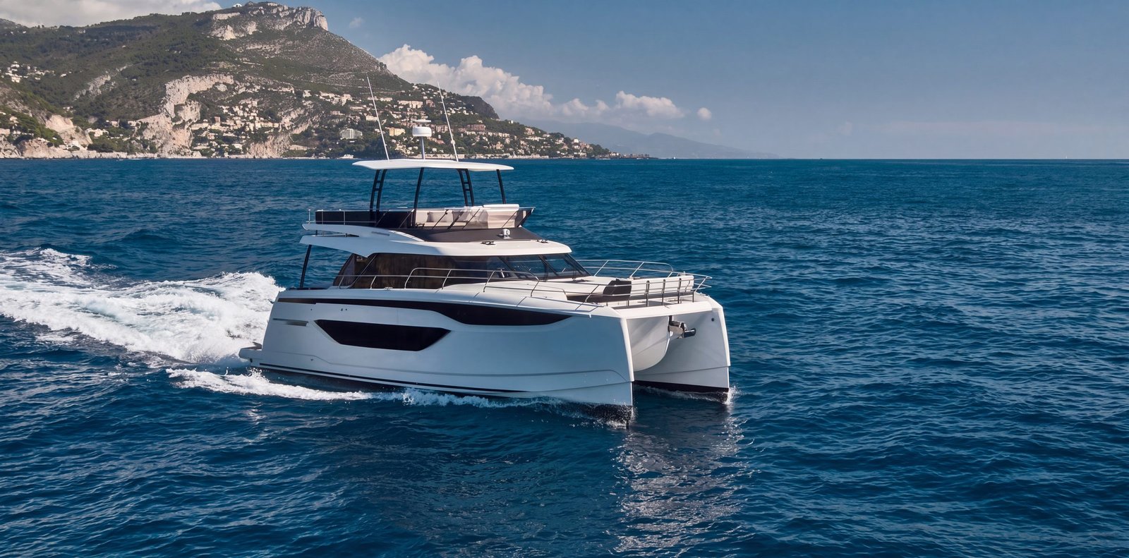 Yacht à moteur Prestige entier en croisière dans les Antilles